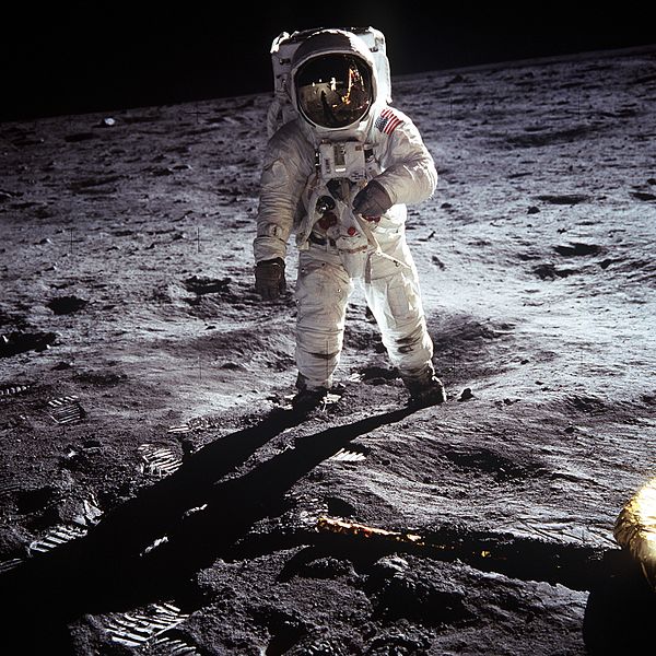 「小さな一歩、偉大な飛躍　～アポロ月面着陸50周年～」展示関連ブックトーク＆上映会
