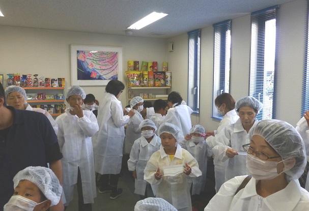 未来の博士を育てる科学教室「ひみつをさぐろう～びん工場とキャンディ工場見学～」