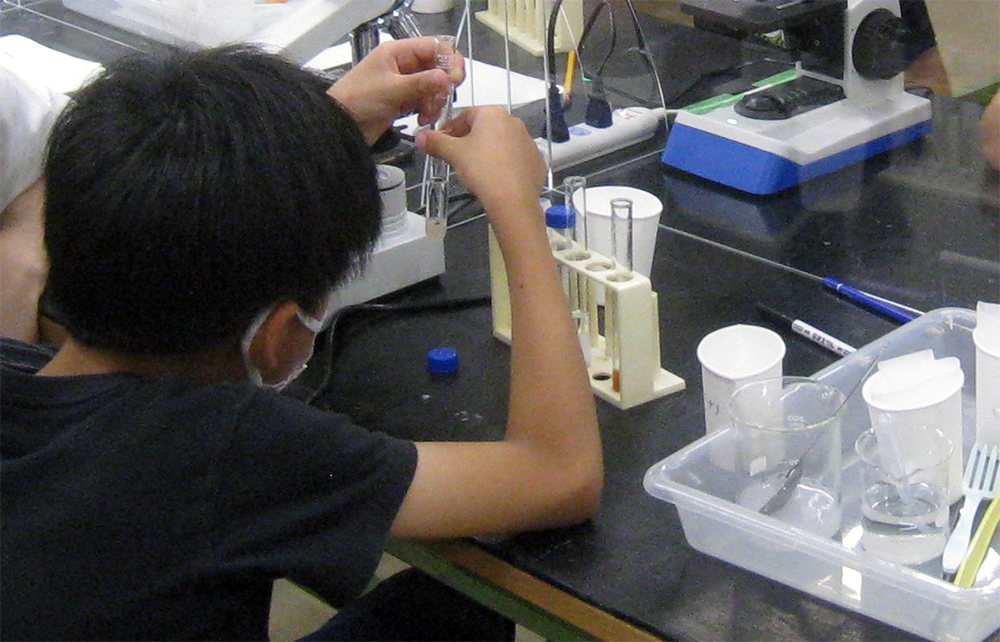 親子バイオ実験教室～DNAを見てみよう～