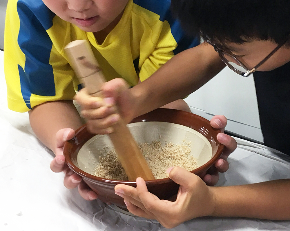 まるっと、本物。マルホンごまあぶらレッスン！