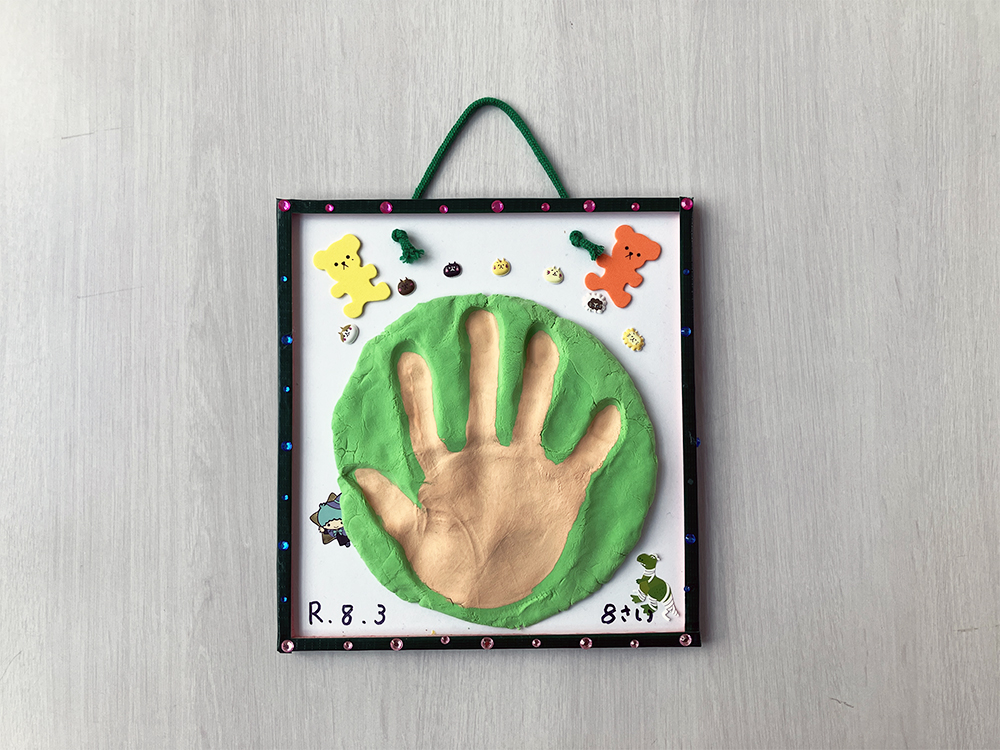 紙粘土の手型アートづくり・壁かけ